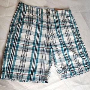 American Eagle Outfitters Green and White  Plaid Shorts Size 32 New With Tags